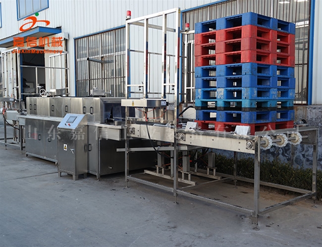 新(xin)式(shi)週轉(zhuǎn)筐清(qing)洗機(jī) 無(wu)死(si)角清洗(xi) 殺菌(jun)節(jié)(jie)能